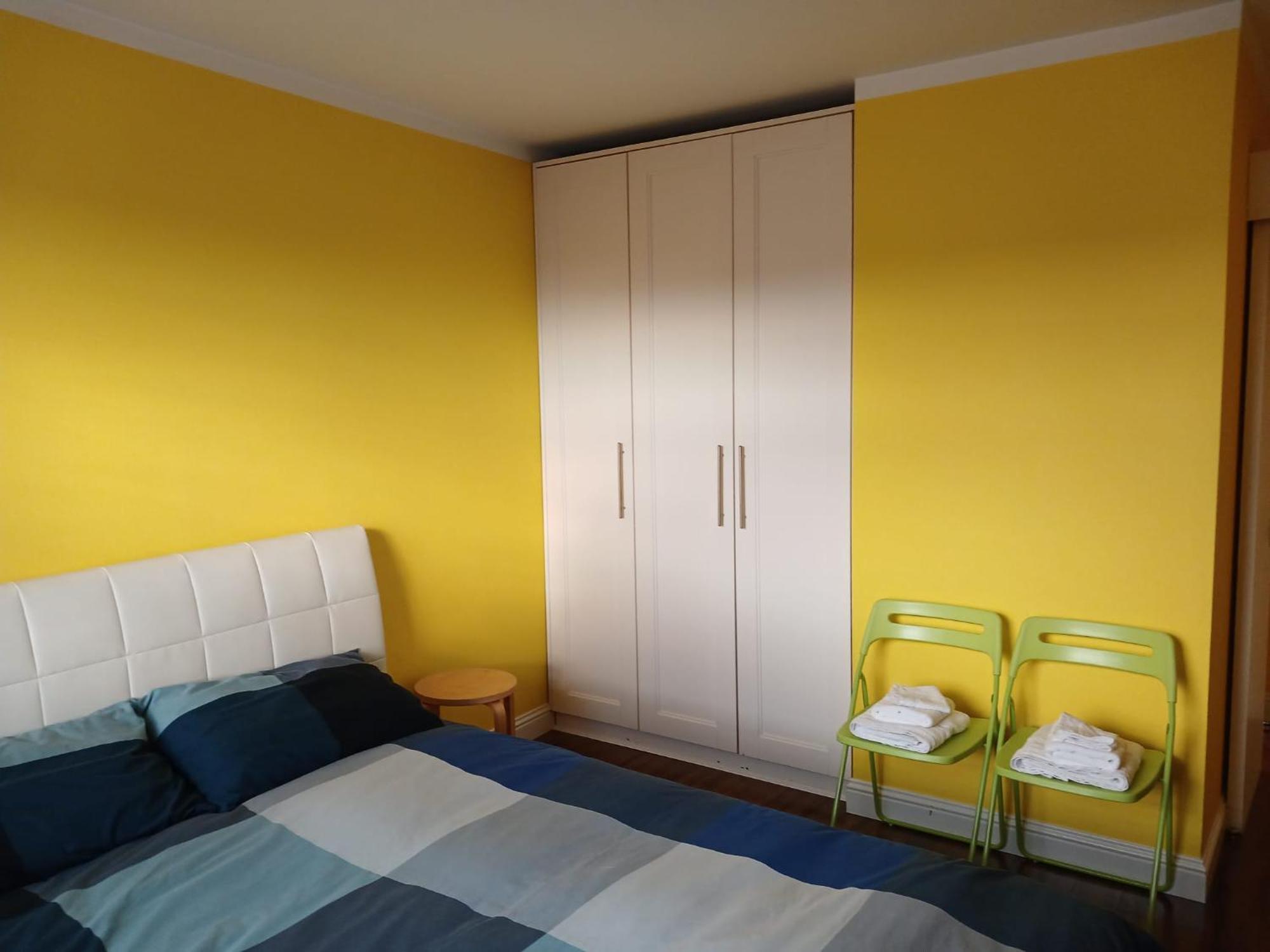 Bed & Breakfast Yellow *