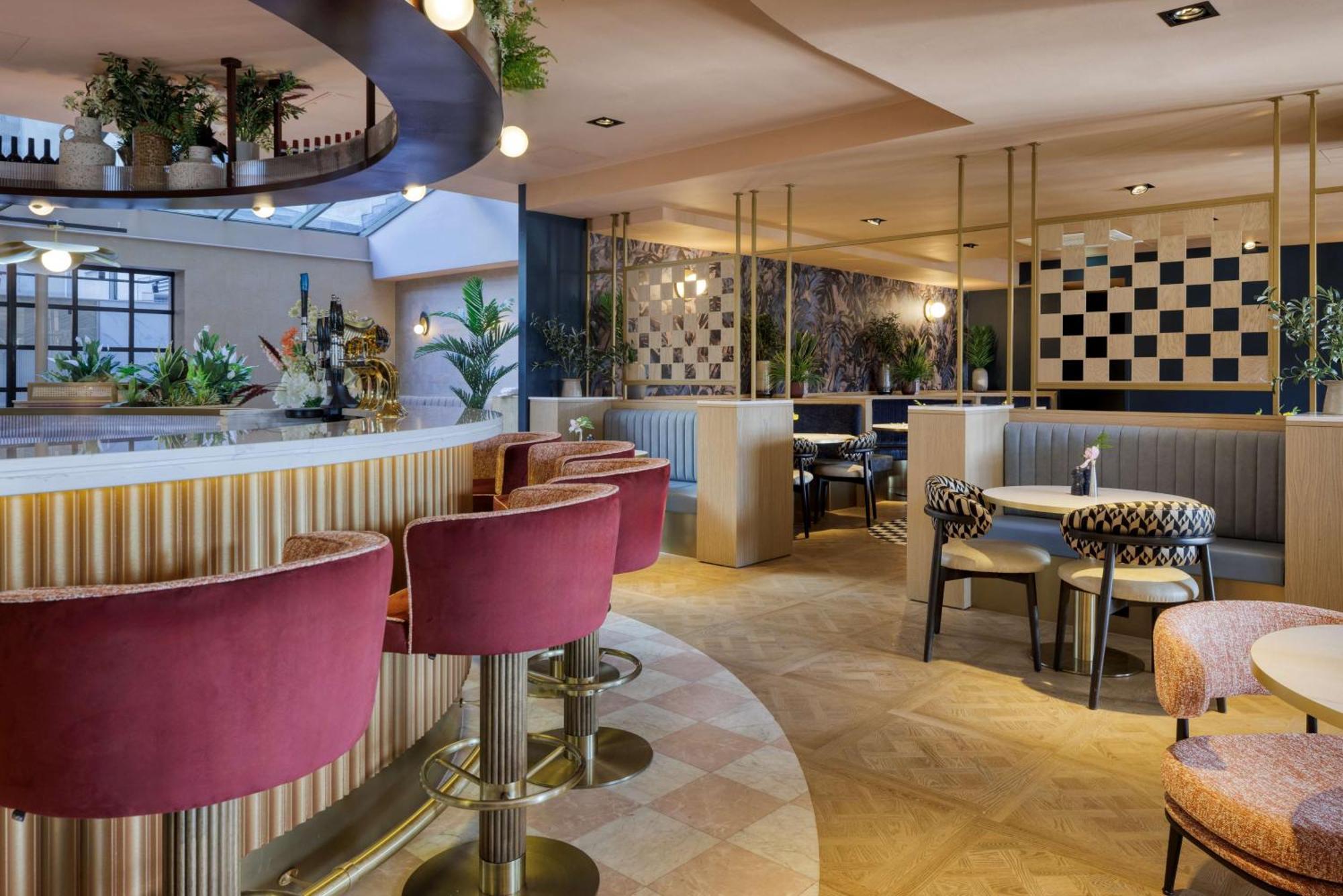 Hilton Garden Centre Hotel