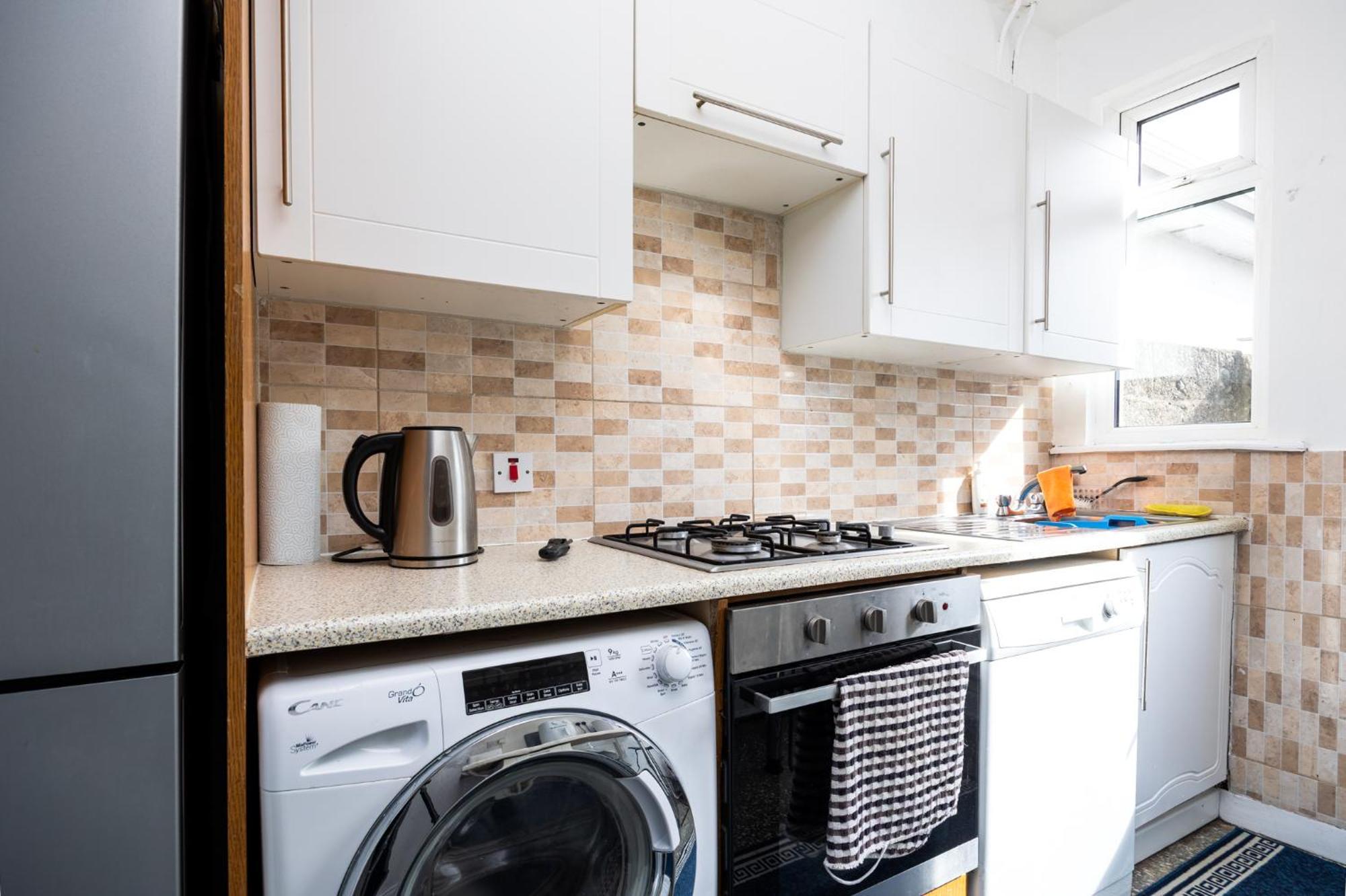 3bed In Rialto 10 Min To *