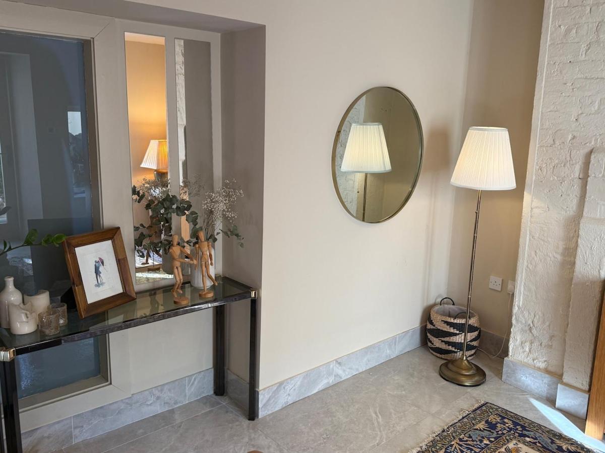 Dun Laoghaire Coastal Retreat & Hidden Getaway *
