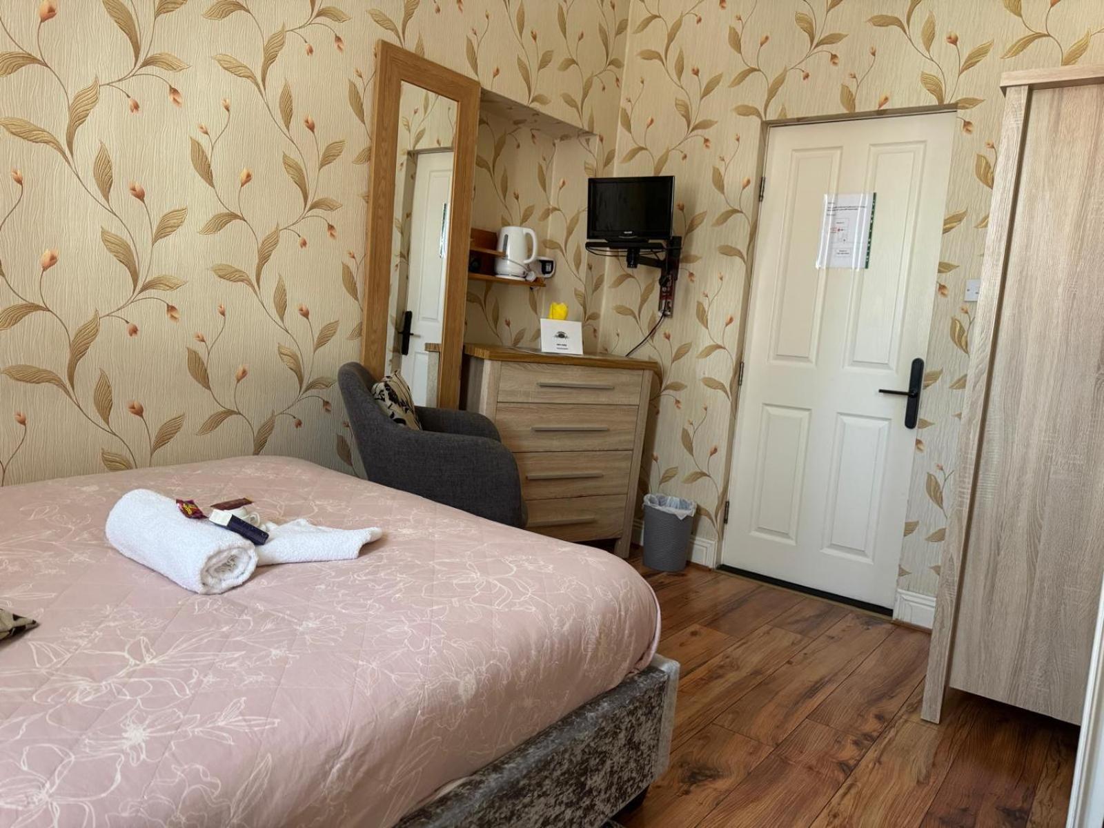 Donnybrook Hall 3*