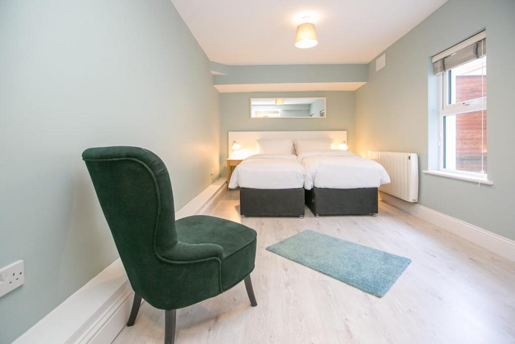 Georgian Square Apartment *