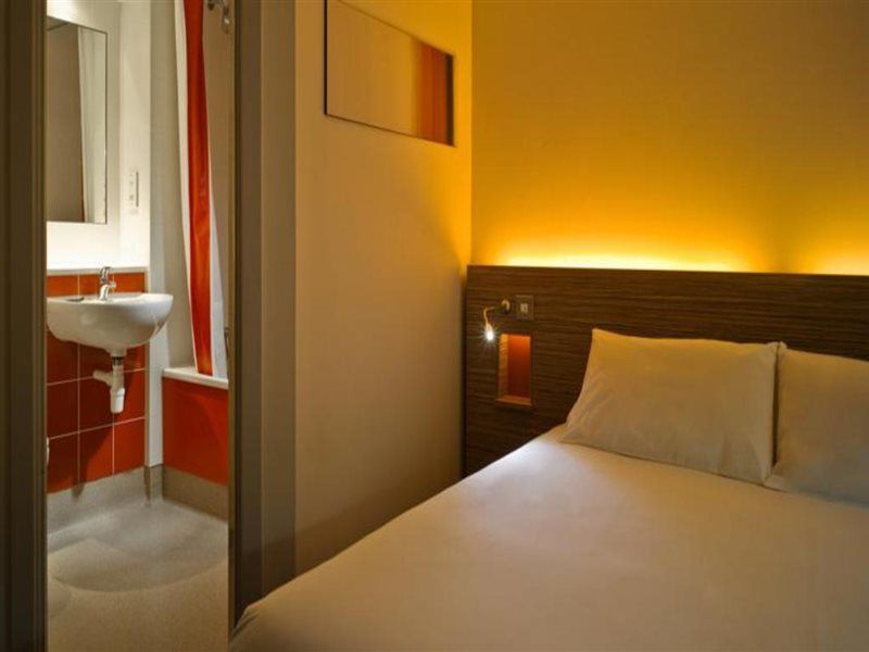 Travelodge Dublin Airport South 3*