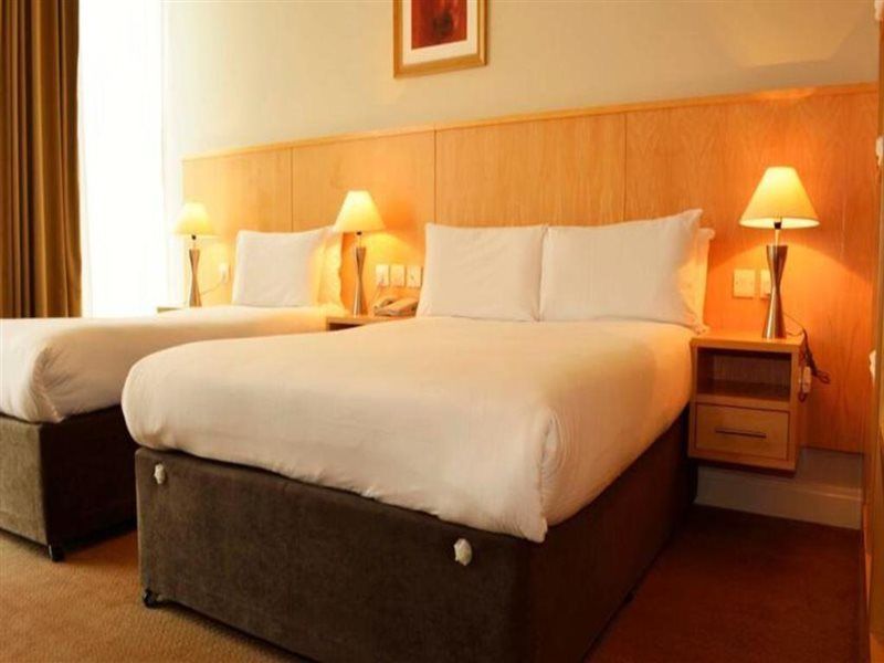 Travelodge Dublin Airport South Hotel 3*