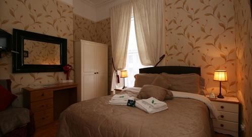 Donnybrook Hall 3*