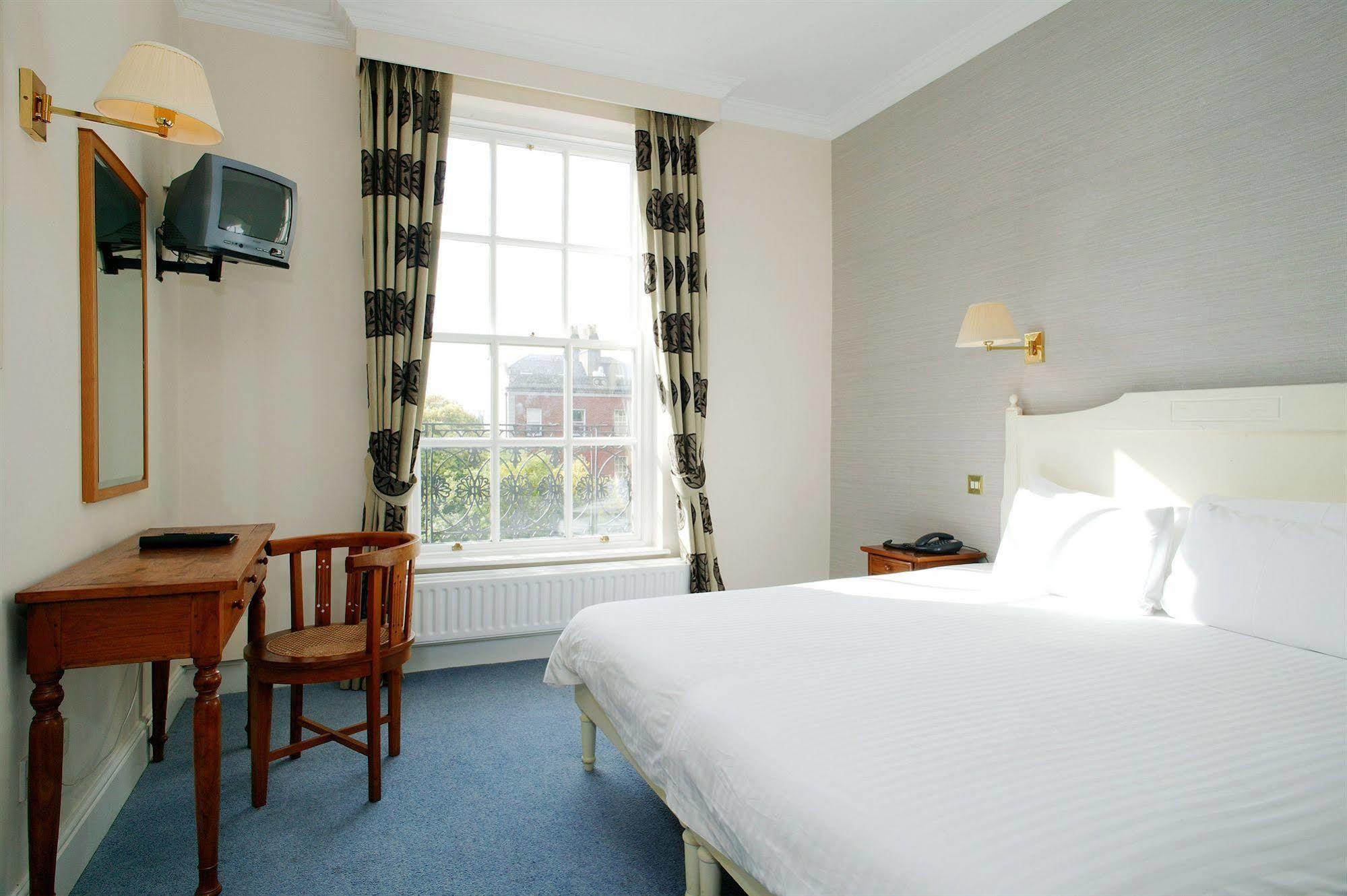 Pembroke Townhouse 4*