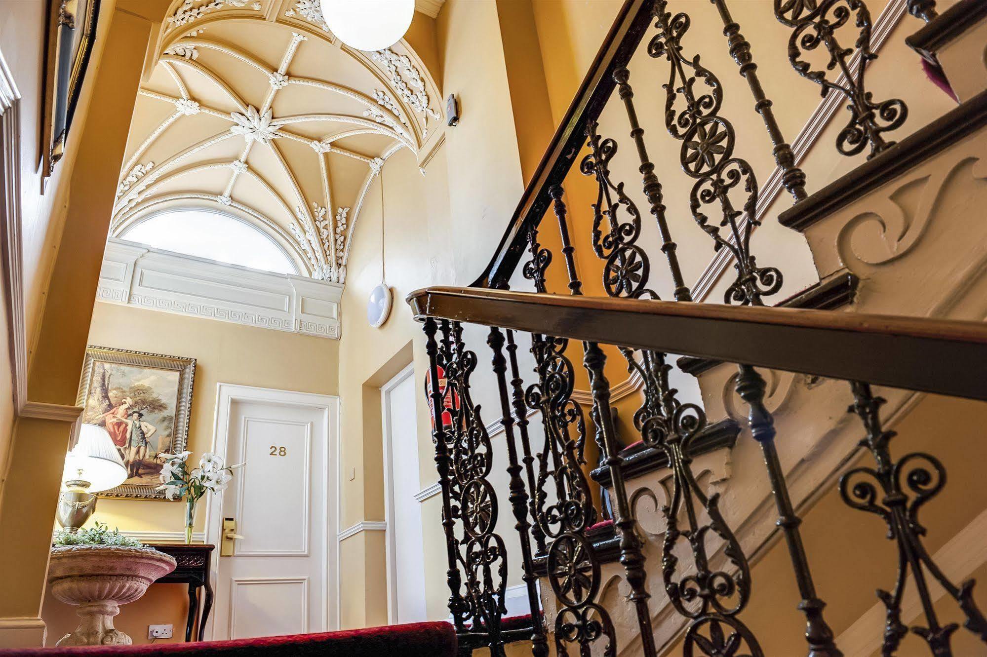 Albany House 3* Dublin