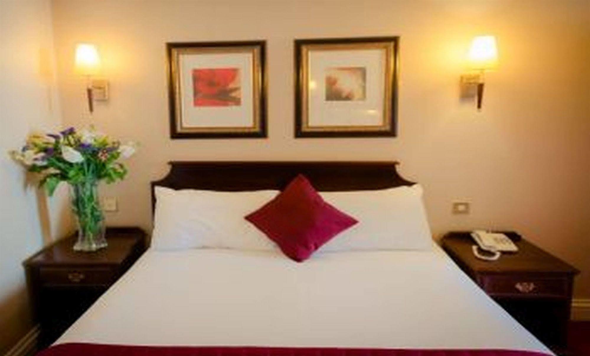Albany House 3*