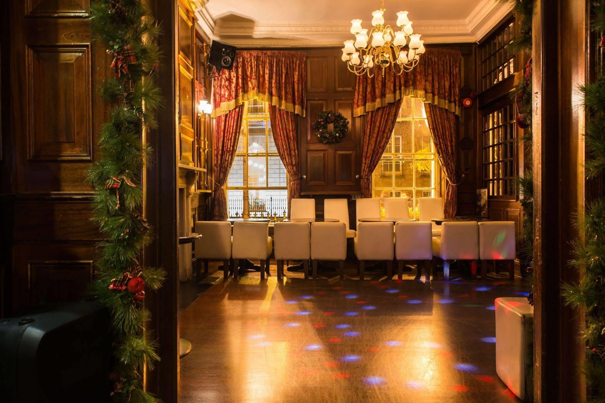Hotel Russell Court 3*