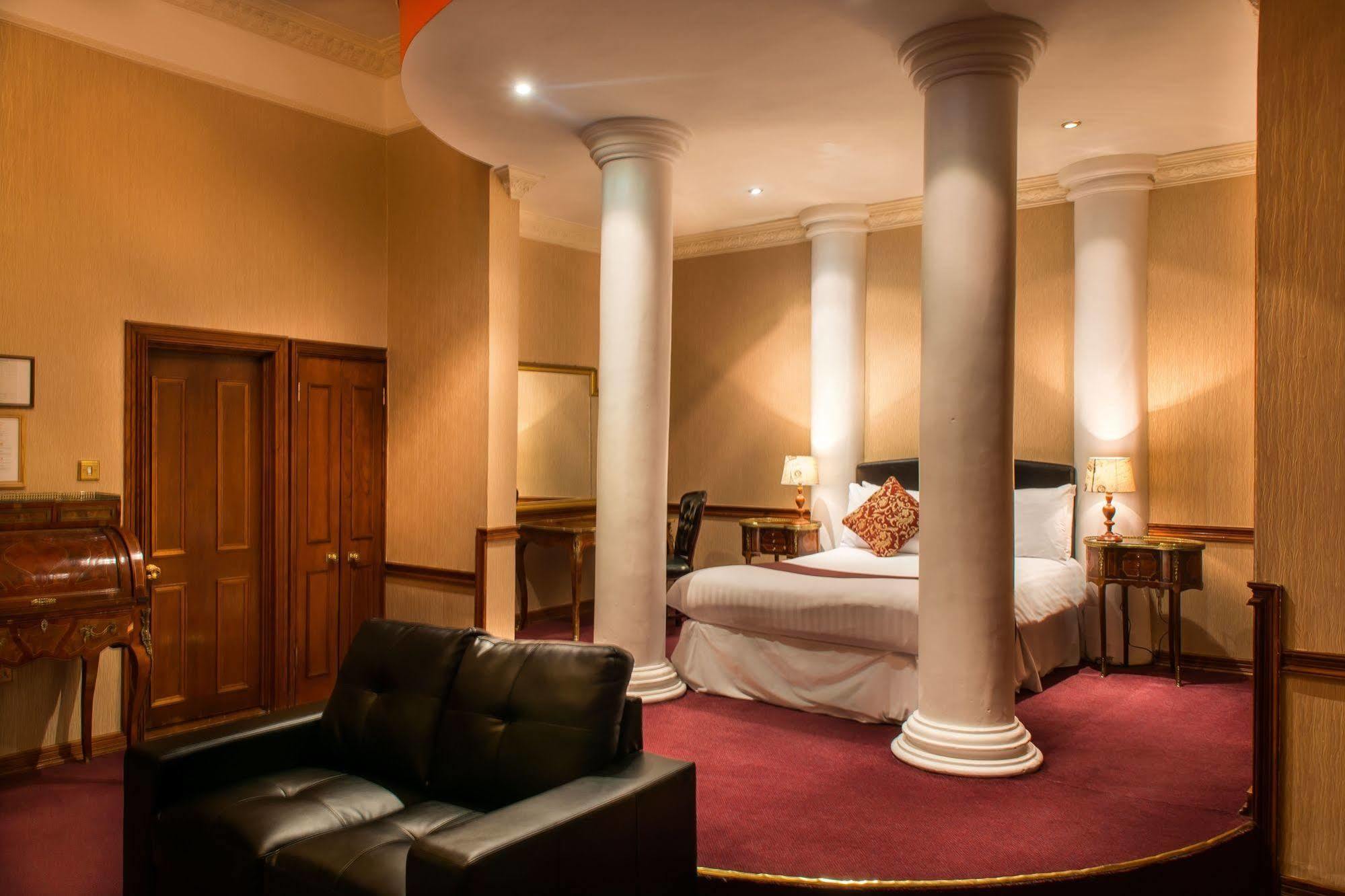 Russell Court Hotel 3*