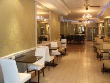 Russell Court 3*