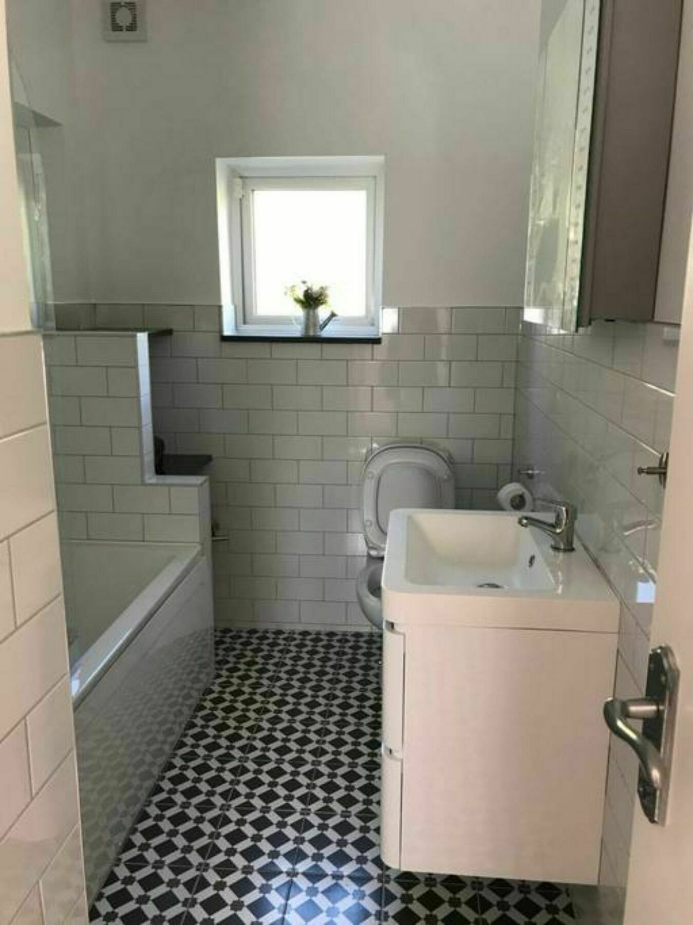 Apartment 2 Bedroom Flat In Sleeps 4
