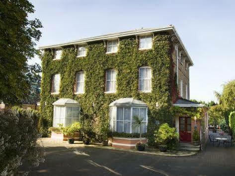 Aberdeen Guest house 4*