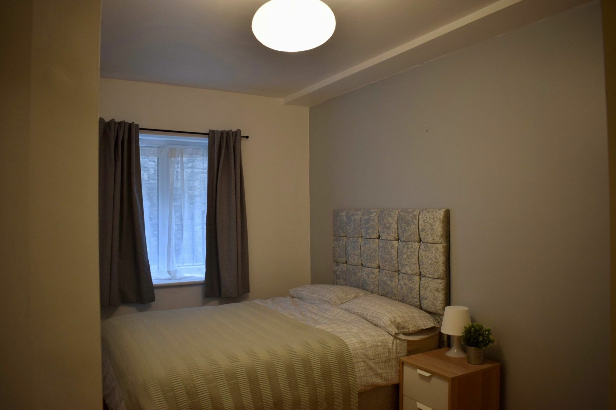 Modern One Bedroom Flat In *