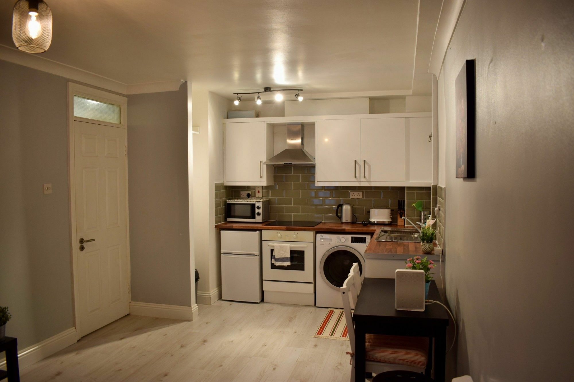 Modern One Bedroom Flat In
