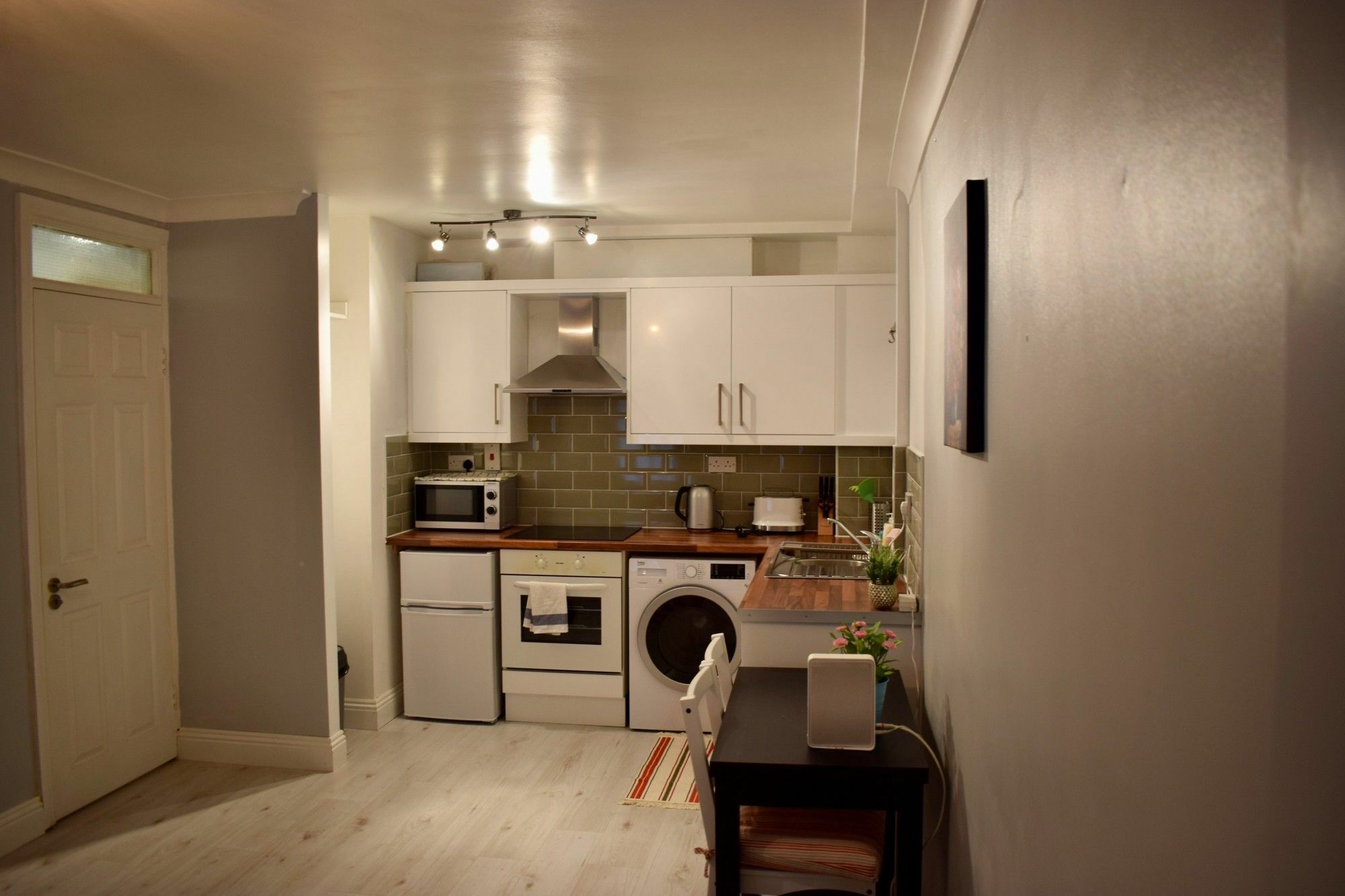Modern One Bedroom Flat In