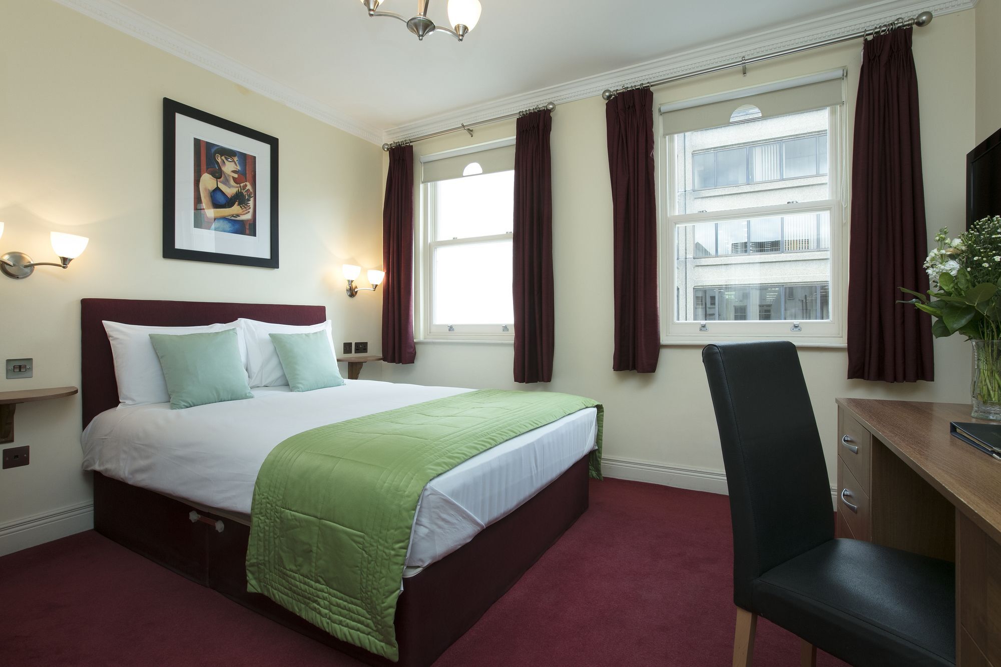 Trinity Townhouse 3*