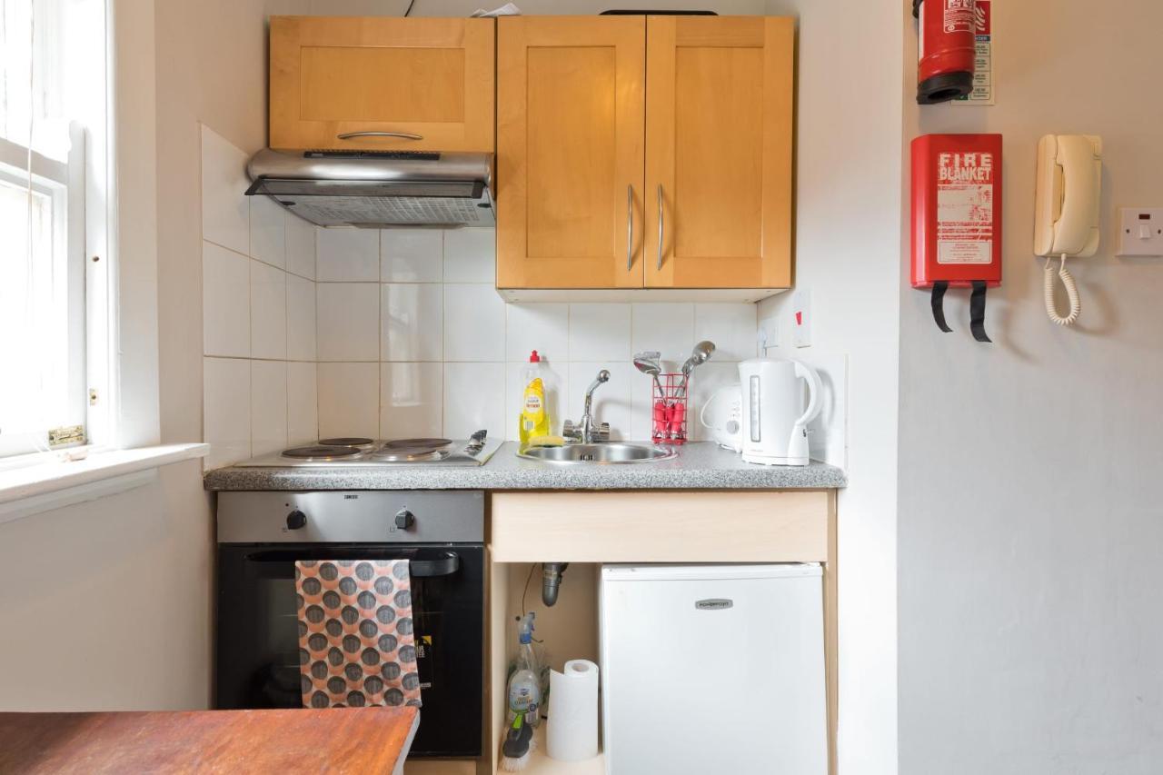 4 Small Bedsit 10 Minutes Walk To City Groy61