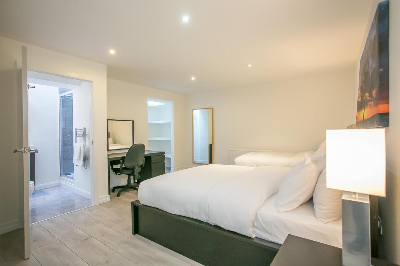 Georgian Square Apartment *