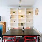 Homely 1 Bedroom Apartment In Dublin City Centre With River View