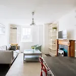 Homely 1 Bedroom Apartment In Dublin City Centre With River View