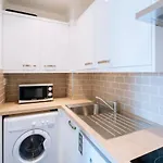 Homely 1 Bedroom Apartment In Dublin City Centre With River View