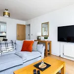 Lovely 2 Bedroom Apartment With Balcony