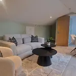 Upgraded Loft Style Duplex At Rathmines Village