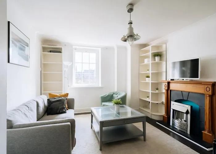 Homely 1 Bedroom Apartment In Dublin City Centre With River View