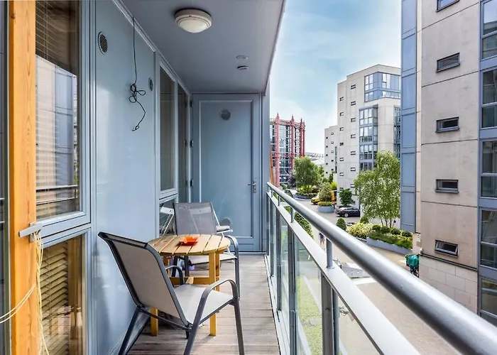 Lovely 2 Bedroom Apartment With Balcony