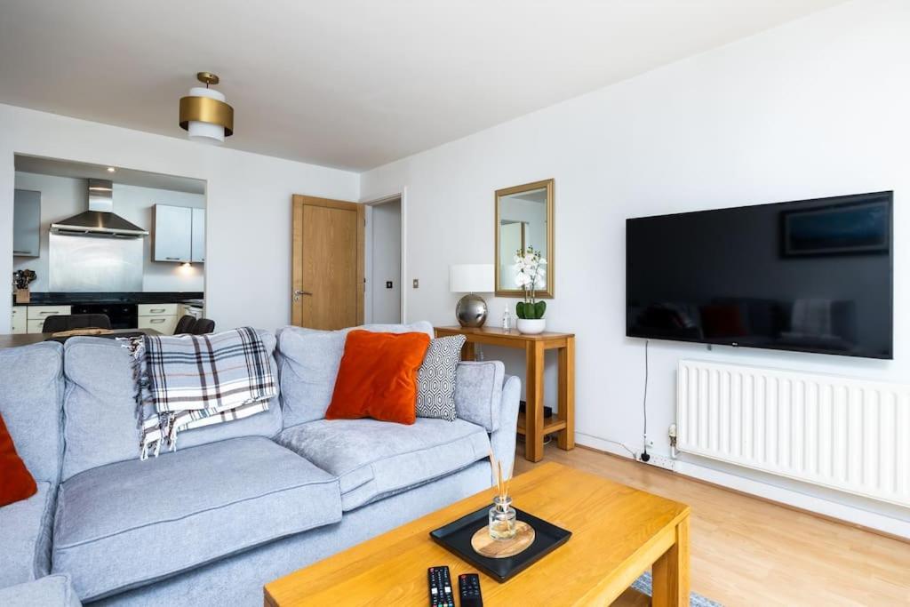 Lovely 2 Bedroom With Balcony