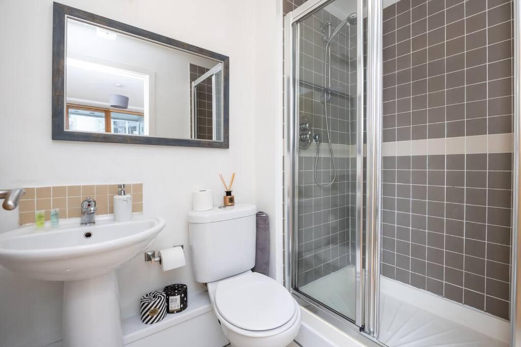 Lovely 2 Bedroom With Balcony