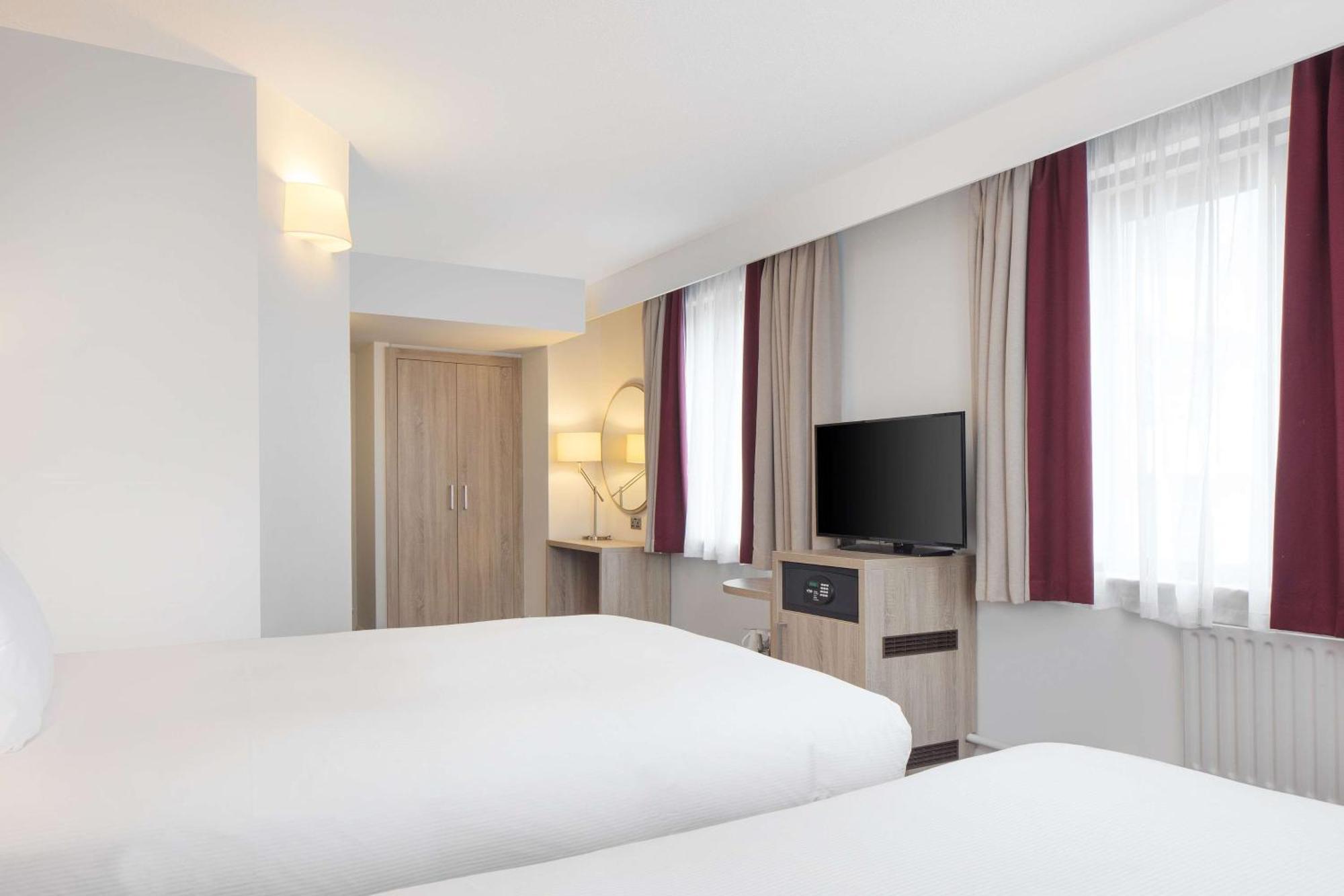 Hilton Garden Centre Hotel