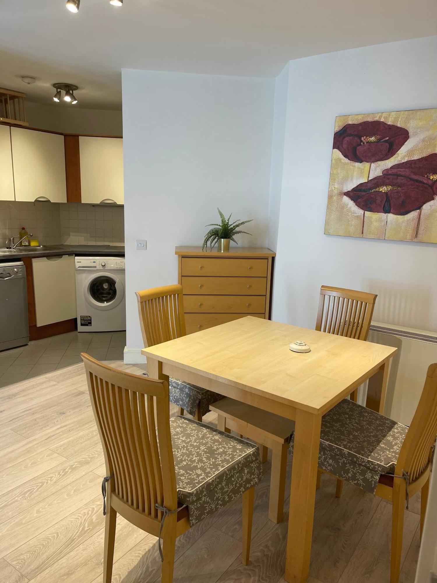Greeg Court Apartment *