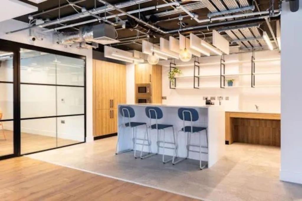 Lovely 2 Bedroom 8 Apartment