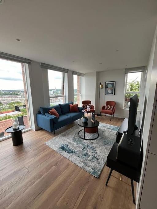 Apartment Lovely 2 Bedroom 8