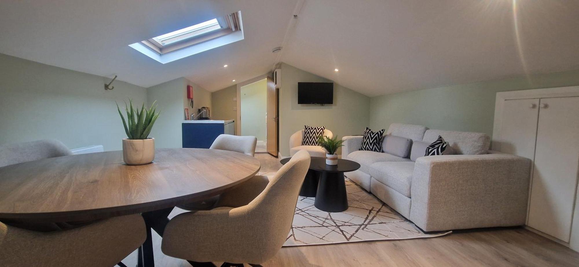 Upgraded Loft Style Duplex At Rathmines Village