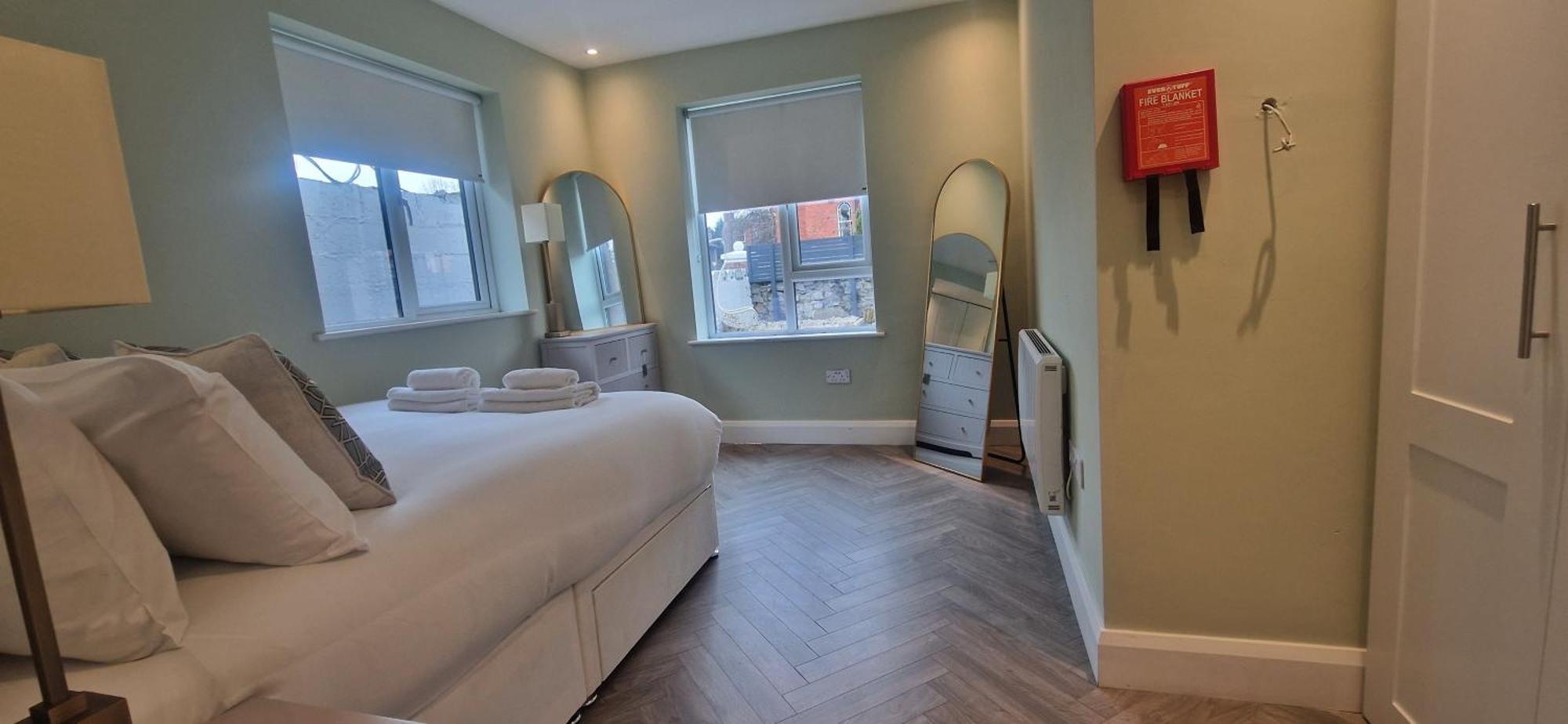 Apartment Upgraded Loft Style Duplex At Rathmines Village