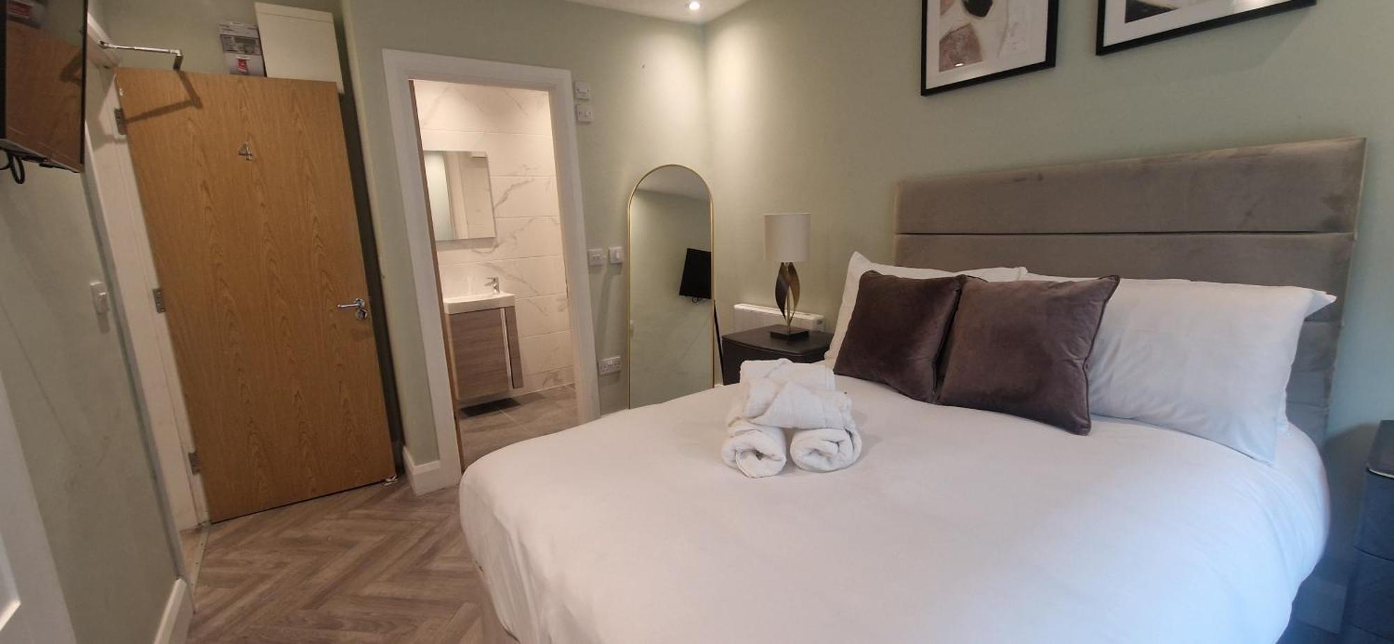Upgraded Loft Style Duplex At Rathmines Village Apartment *