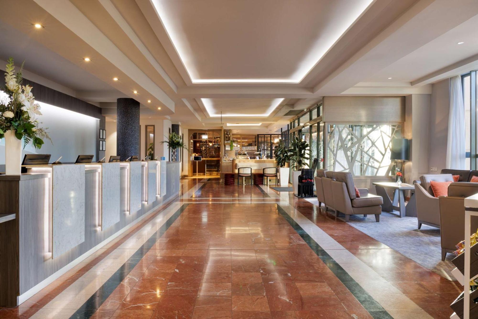 Hilton Garden Centre Hotel 4*