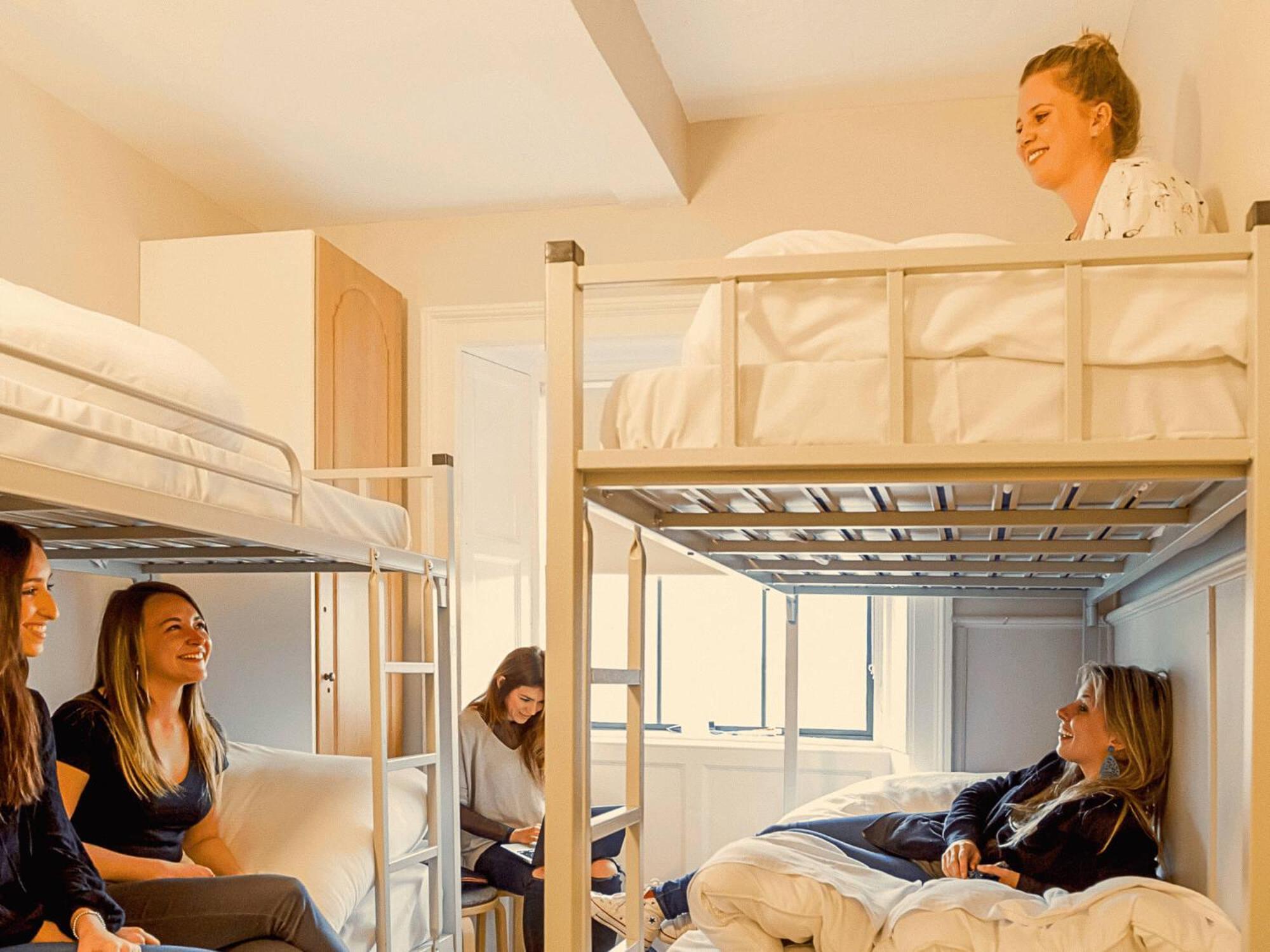Gardiner House Hostel *