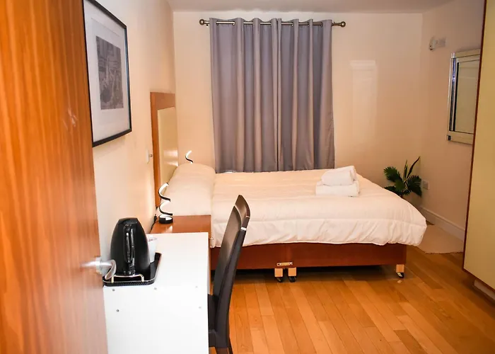 Black Or White En Suite