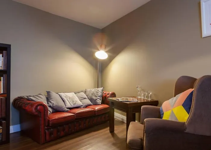 Modern 2 Bedroom Flat Above Family Run Pub