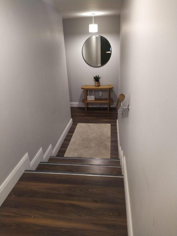 Spacious Two Bedroom Longs Place, 8 Apartment *