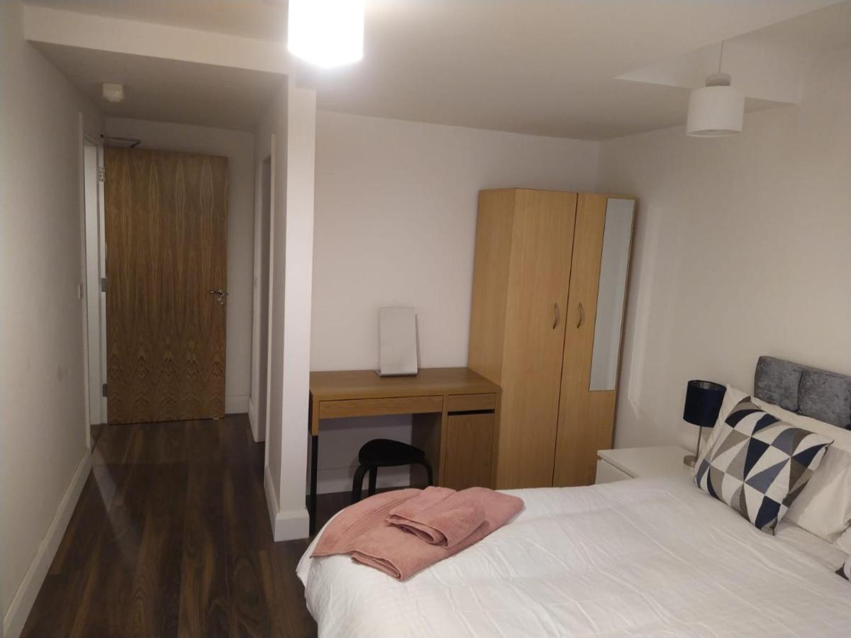 Spacious Two Bedroom Longs Place, 8 Apartment