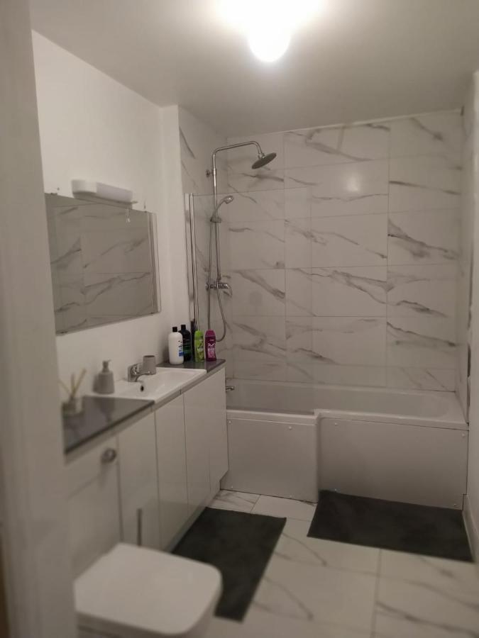Spacious Two Bedroom Longs Place, 8 Dublin