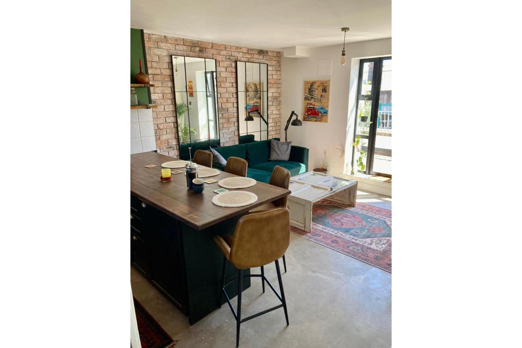 2 Bed City Centre Penthouse With Cathedral Views *